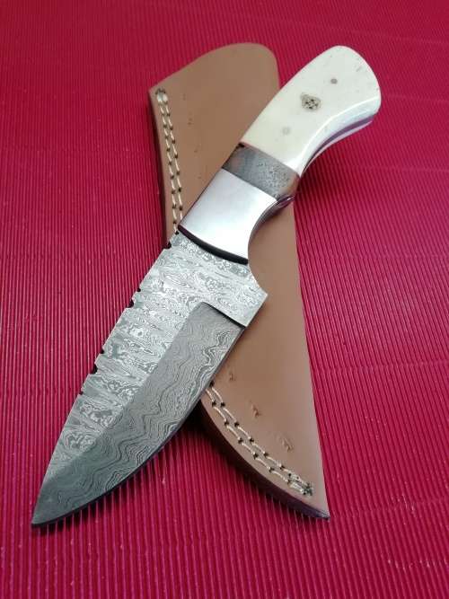 HANDMADE DAMASCUS STEEL HUNTING KNIFE !!!