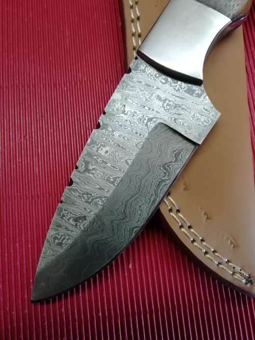 HANDMADE DAMASCUS STEEL HUNTING KNIFE !!!
