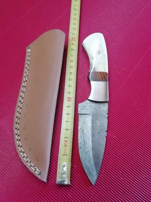 HANDMADE DAMASCUS STEEL HUNTING KNIFE !!!