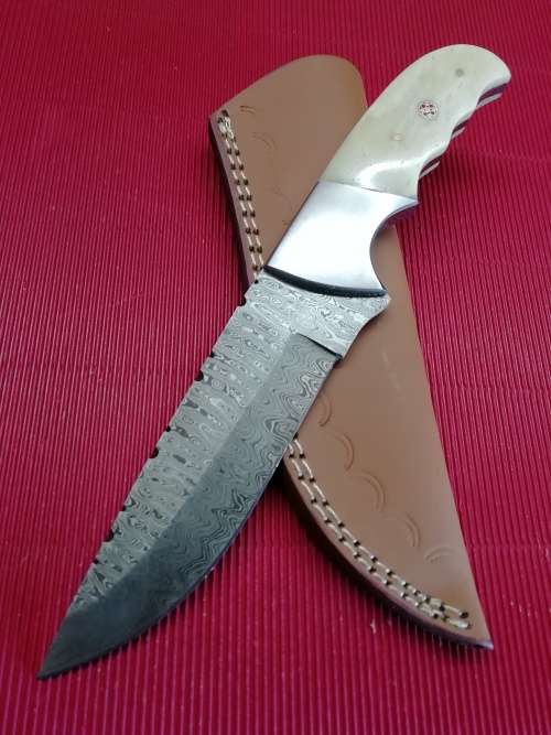 HANDMADE DAMASCUS STEEL HUNTING KNIFE !!!