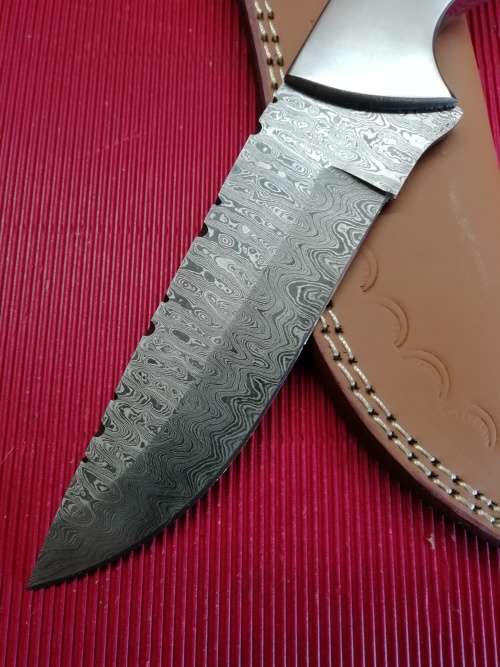 HANDMADE DAMASCUS STEEL HUNTING KNIFE !!!