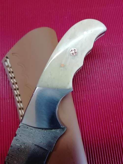 HANDMADE DAMASCUS STEEL HUNTING KNIFE !!!
