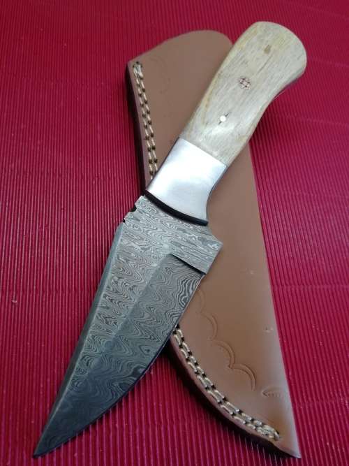 HANDMADE DAMASCUS STEEL HUNTING KNIFE !!!