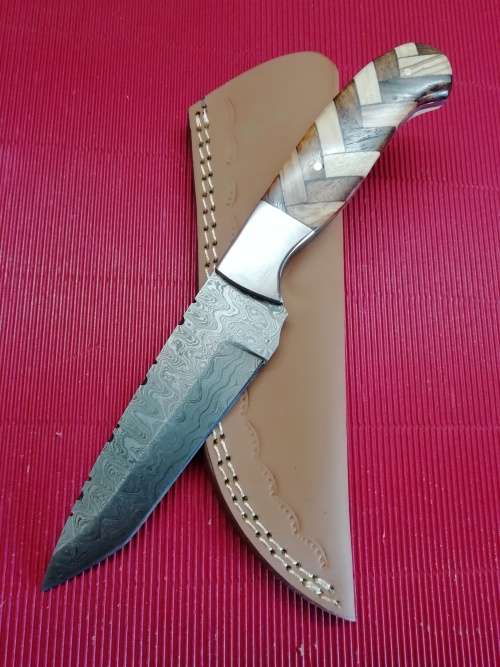 HANDMADE DAMASCUS STEEL HUNTING KNIFE !!!