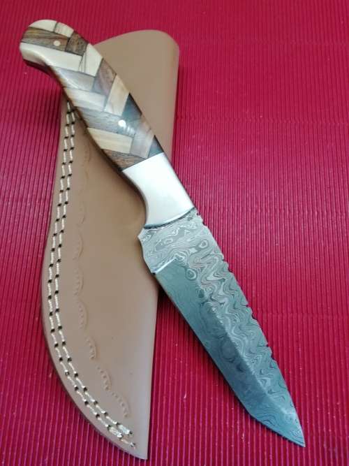 HANDMADE DAMASCUS STEEL HUNTING KNIFE !!!