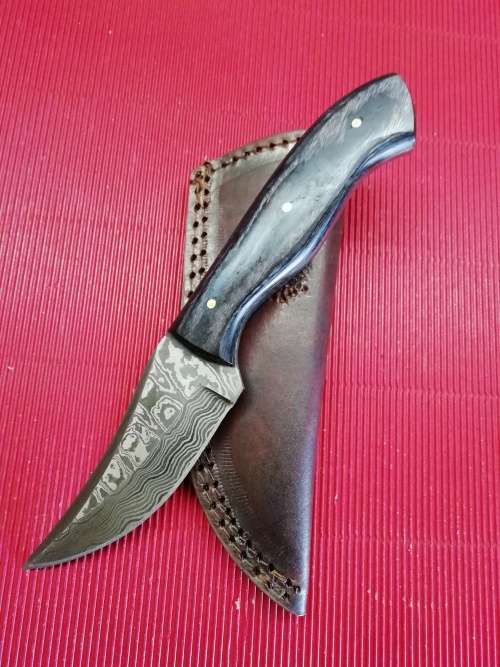 HANDMADE DAMASCUS STEEL HUNTING KNIFE !!!