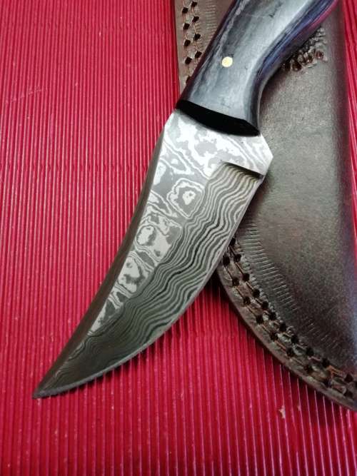 HANDMADE DAMASCUS STEEL HUNTING KNIFE !!!