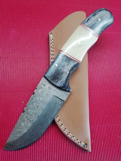 HANDMADE DAMASCUS STEEL HUNTING KNIFE !!!