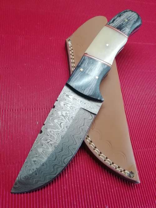 HANDMADE DAMASCUS STEEL HUNTING KNIFE !!!