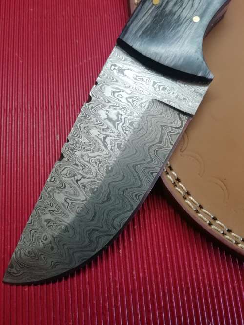 HANDMADE DAMASCUS STEEL HUNTING KNIFE !!!