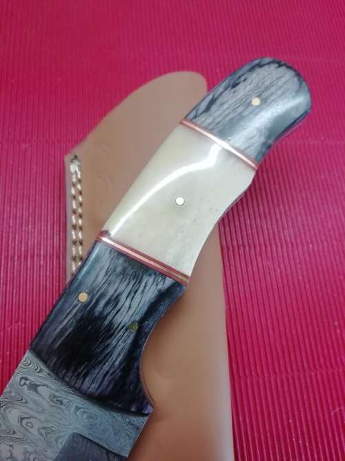 HANDMADE DAMASCUS STEEL HUNTING KNIFE !!!