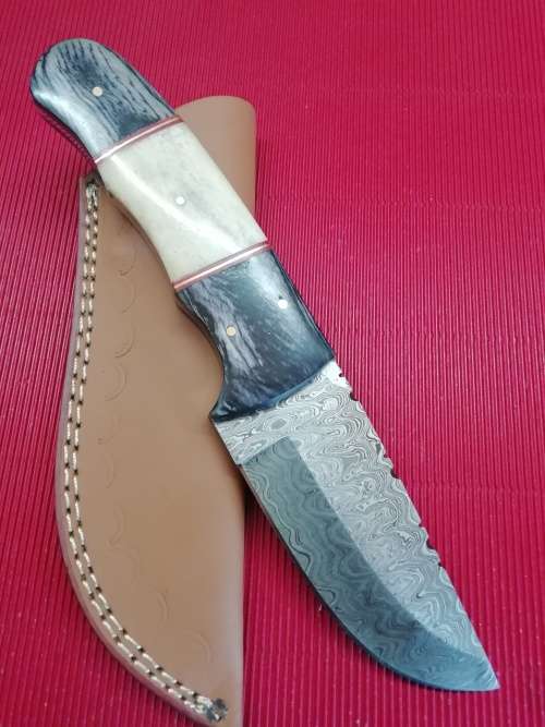 HANDMADE DAMASCUS STEEL HUNTING KNIFE !!!