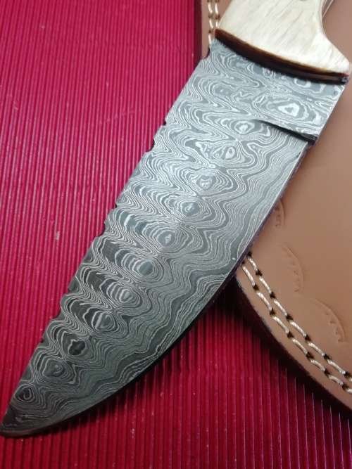 HANDMADE DAMASCUS STEEL HUNTING KNIFE !!!