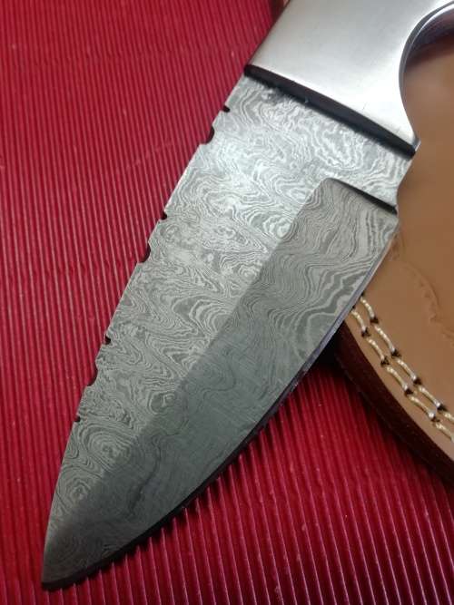 HANDMADE DAMASCUS STEEL HUNTING KNIFE !!!