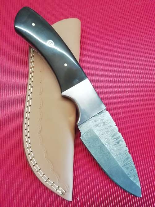 HANDMADE DAMASCUS STEEL HUNTING KNIFE !!!