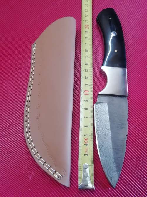HANDMADE DAMASCUS STEEL HUNTING KNIFE !!!