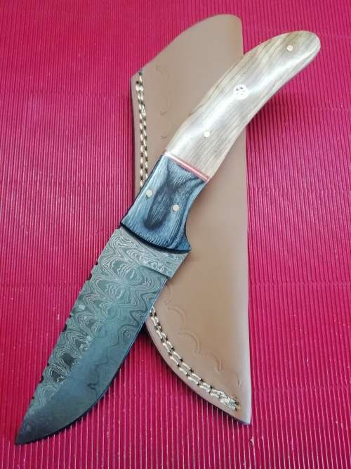 HANDMADE DAMASCUS STEEL HUNTING KNIFE !!!