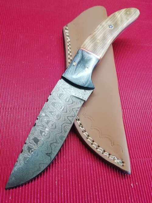 HANDMADE DAMASCUS STEEL HUNTING KNIFE !!!