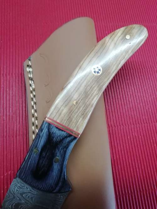 HANDMADE DAMASCUS STEEL HUNTING KNIFE !!!