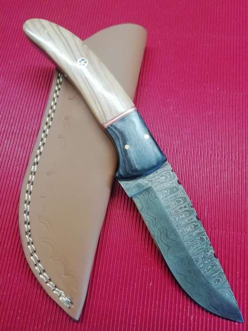 HANDMADE DAMASCUS STEEL HUNTING KNIFE !!!