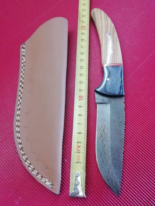 HANDMADE DAMASCUS STEEL HUNTING KNIFE !!!