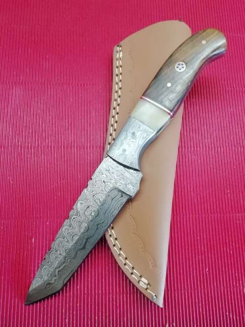 HANDMADE DAMASCUS STEEL HUNTING KNIFE !!!