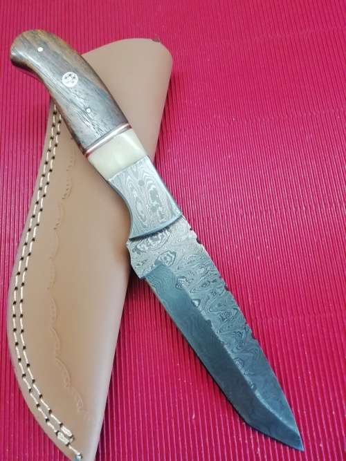 HANDMADE DAMASCUS STEEL HUNTING KNIFE !!!