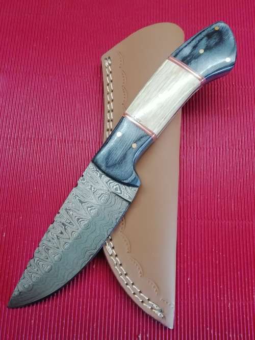 HANDMADE DAMASCUS STEEL HUNTING KNIFE !!!