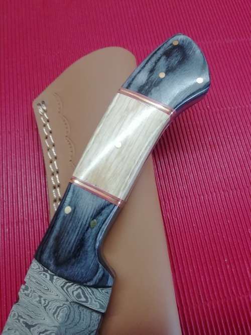 HANDMADE DAMASCUS STEEL HUNTING KNIFE !!!