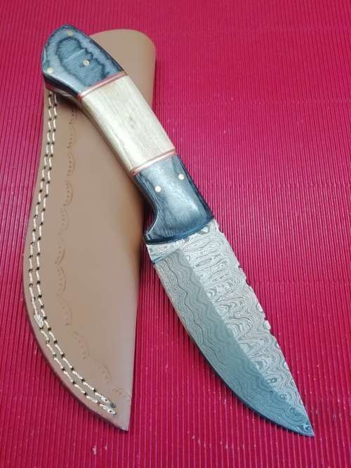 HANDMADE DAMASCUS STEEL HUNTING KNIFE !!!