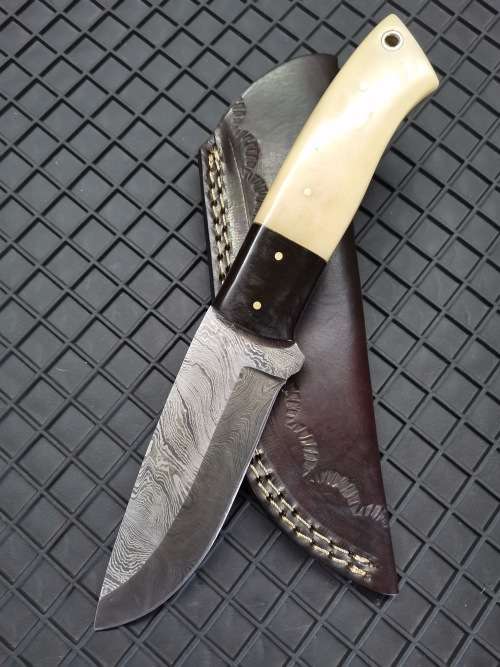 HANDMADE DAMASCUS STEEL HUNTING KNIFE !!!