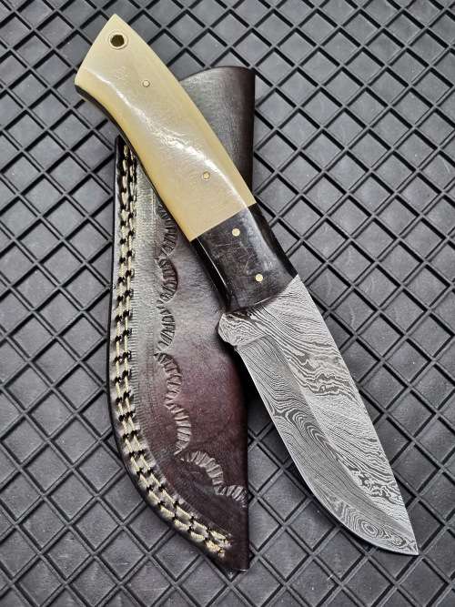 HANDMADE DAMASCUS STEEL HUNTING KNIFE !!!