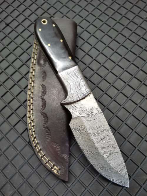 HANDMADE DAMASCUS STEEL HUNTING KNIFE !!!