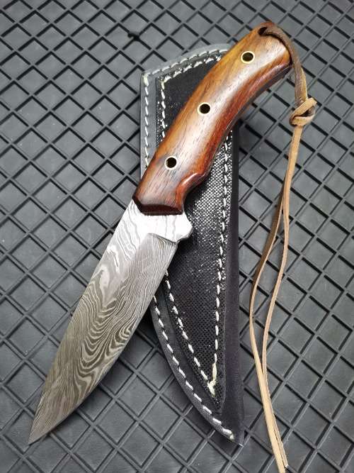 HANDMADE DAMASCUS STEEL HUNTING KNIFE !!!