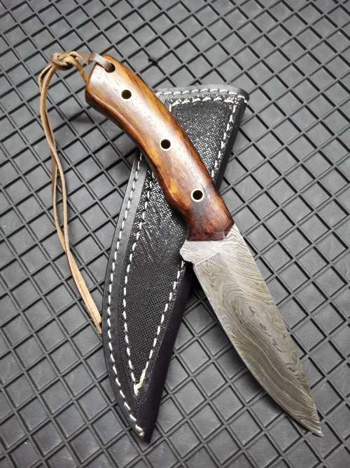 HANDMADE DAMASCUS STEEL HUNTING KNIFE !!!