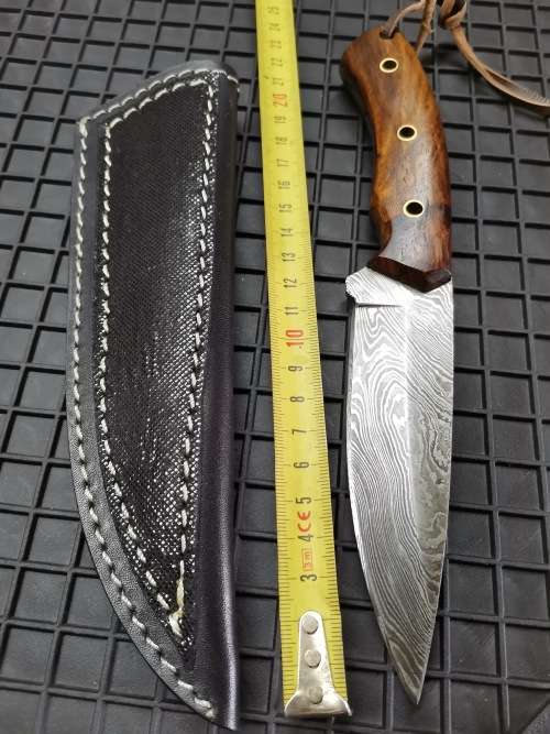 HANDMADE DAMASCUS STEEL HUNTING KNIFE !!!