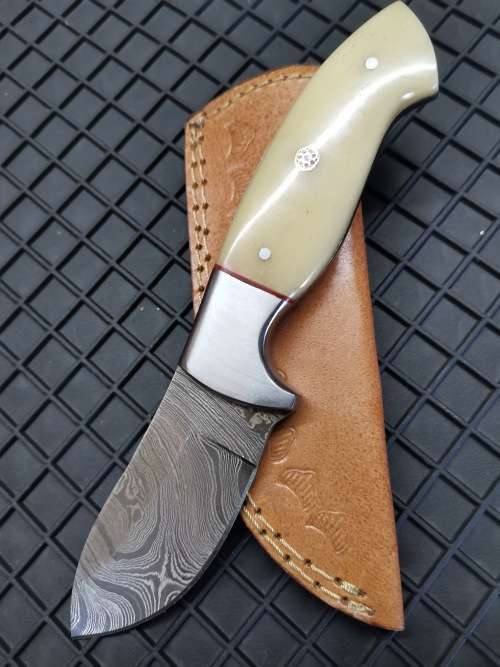HANDMADE DAMASCUS STEEL HUNTING KNIFE !!!