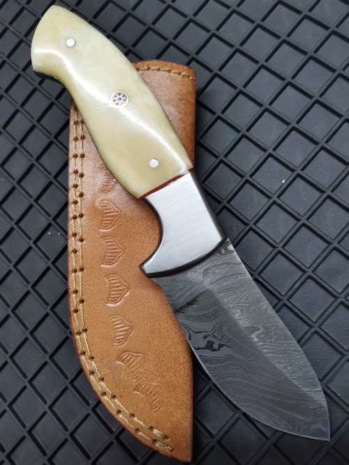 HANDMADE DAMASCUS STEEL HUNTING KNIFE !!!