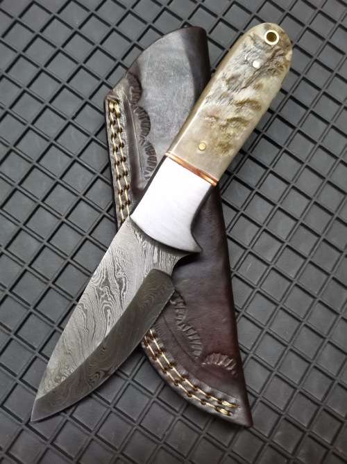 HANDMADE DAMASCUS STEEL HUNTING KNIFE !!!