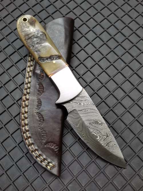 HANDMADE DAMASCUS STEEL HUNTING KNIFE !!!