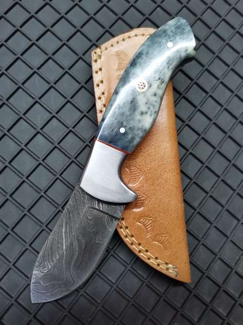 HANDMADE DAMASCUS STEEL HUNTING KNIFE !!!