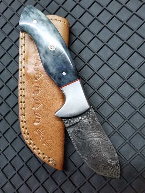 HANDMADE DAMASCUS STEEL HUNTING KNIFE !!!