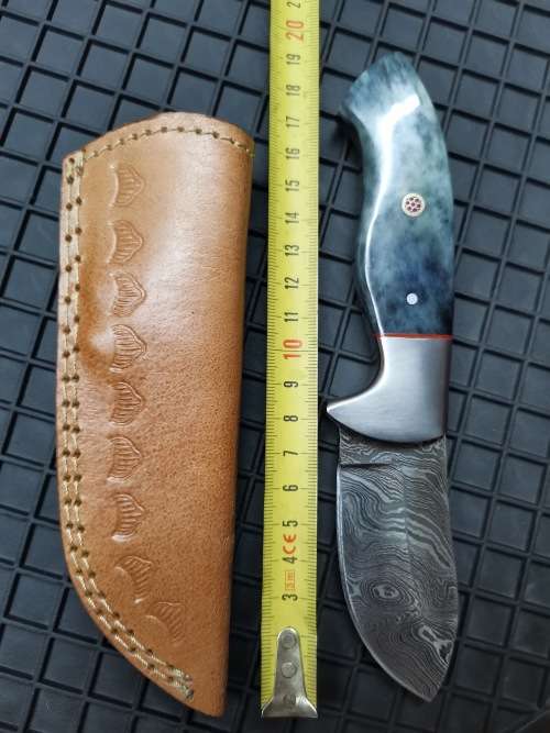 HANDMADE DAMASCUS STEEL HUNTING KNIFE !!!