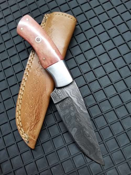 HANDMADE DAMASCUS STEEL HUNTING KNIFE !!!