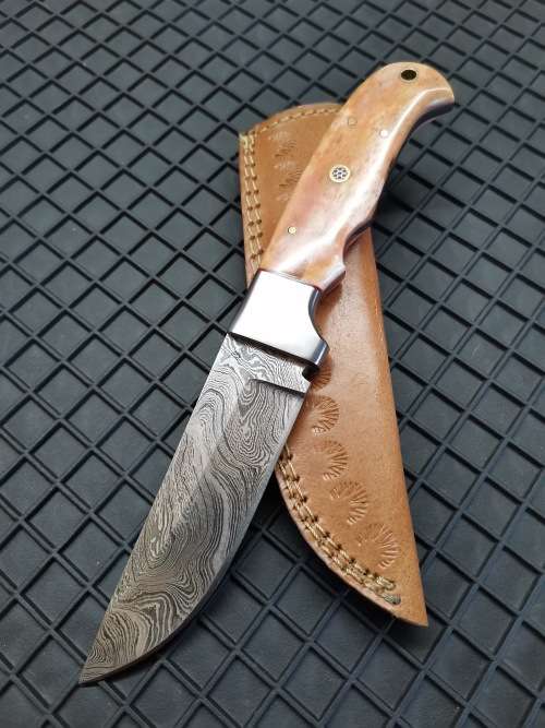 HANDMADE DAMASCUS STEEL HUNTING KNIFE !!!