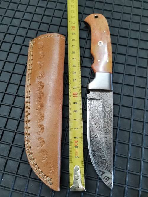 HANDMADE DAMASCUS STEEL HUNTING KNIFE !!!