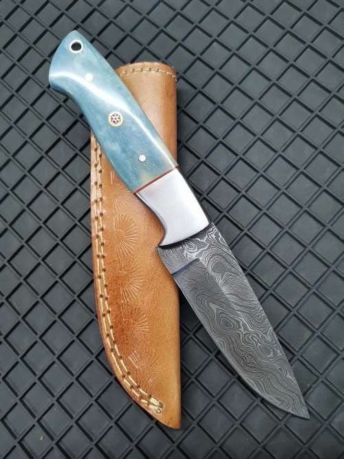 HANDMADE DAMASCUS STEEL HUNTING KNIFE !!!
