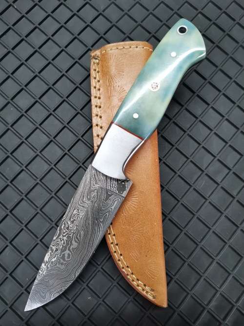 HANDMADE DAMASCUS STEEL HUNTING KNIFE !!!