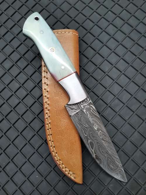 HANDMADE DAMASCUS STEEL HUNTING KNIFE !!!