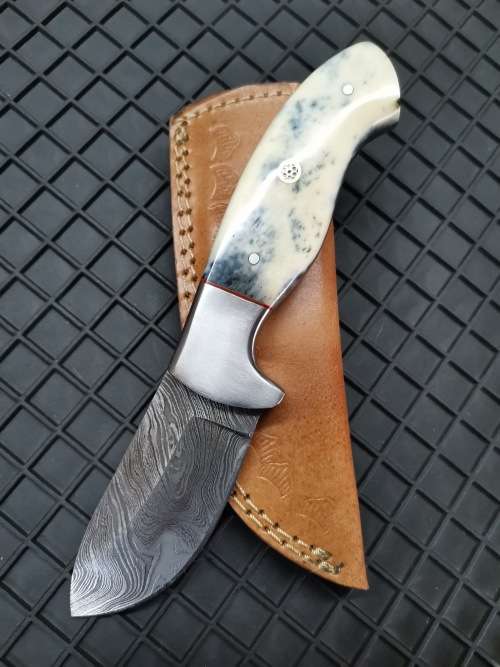 HANDMADE DAMASCUS STEEL HUNTING KNIFE !!!